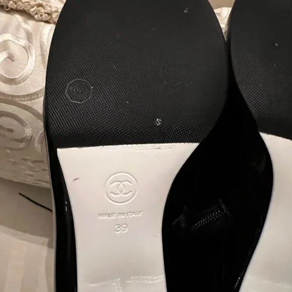 Authentic CHANEL Boots - Picture 5 of 10